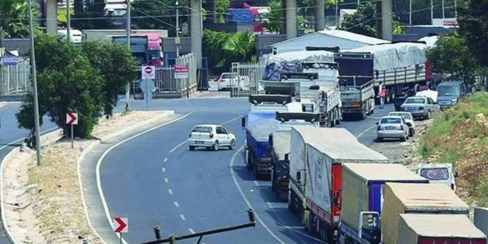 Suriye vergileri artırdı araç kuyruğu 6 kilometreyi aştı. Görüşmeler sürüyor