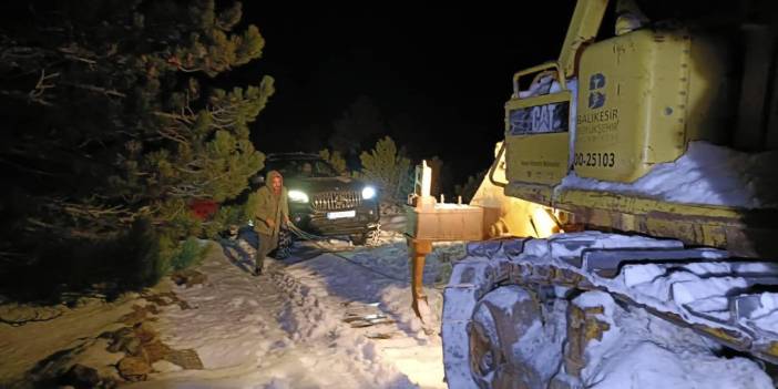 Kazdağları'na çıkan iki kişi dönüş yolunda mahsur kaldı