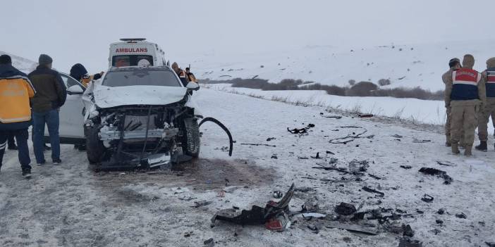 Erzurum'da kayganlaşan yolda kaza! 2 ölü 3 yaralı kar ve buz facia getirdi