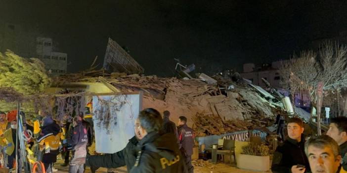 Konya'da 3 katlı apartman çöktü