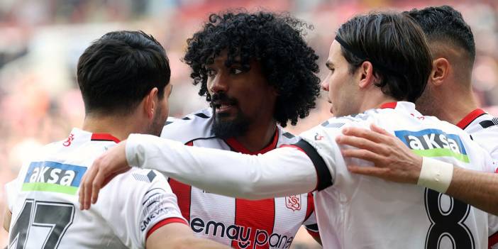 Kayserispor 9 kişi kaldı! 7 gollü maçı Sivasspor kazandı