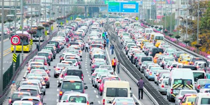 İstanbul'un giderek artan trafiği kar yağışını etkileyebiliyor