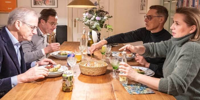 Bu masada 1 cumhurbaşkanı 3 başbakan var