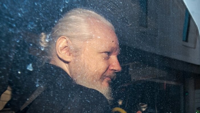 Wikileaks'in kurucusu Assange'a tutuklama!