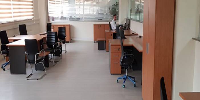 Ehliyetini yenilemeye gittiğinde öldüğünü öğrendi