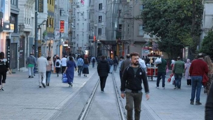 İstiklal Caddesi yaya trafiğine açıldı