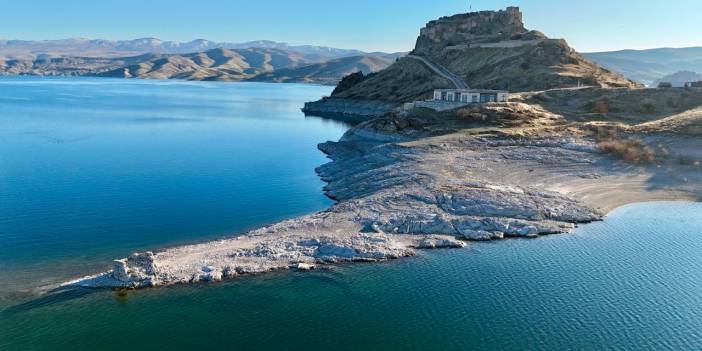 Sular çekildi 2 bin 800 yıllık Pertek Kalesi’nin nizamiyesi ortaya çıktı