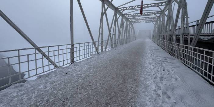 3 ilde buzlanmalar oluştu! Vatandaşlar işe gitmekte zorlandı