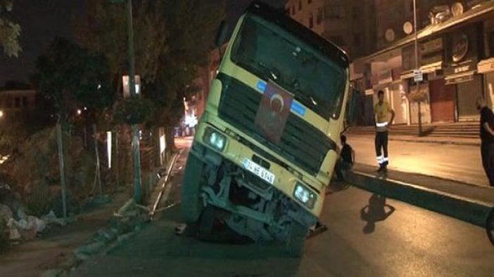 İstanbul'da yine yol çöktü! İşte ilk kareler...