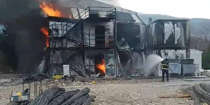 Hatay'da işçilerin kaldığı konteynerler yandı