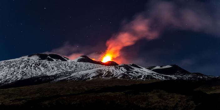 Etna Yanardağı'nda lav akışı başladı