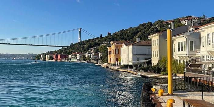 Koç'un yalısı ayağa kalktı: Büyük bir gürültüyle yıkıldı