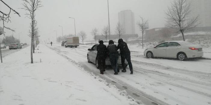 İstanbul'da bu yolları kullanacaklar dikkat: Kar yolları kapadı