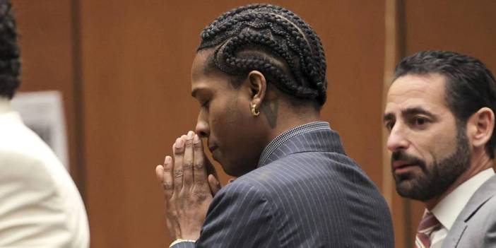 24 yıl hapsi istenen ünlü şarkıcı suçsuz bulundu