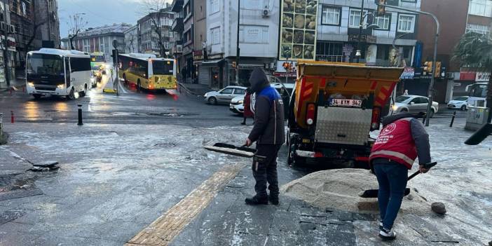 Gaziosmanpaşa’da karla mücadele ekipleri 24 saat görev başında