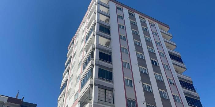 Kendini eve kilitleyen polis memuru ‘Polis çağırın' diye bağırdı