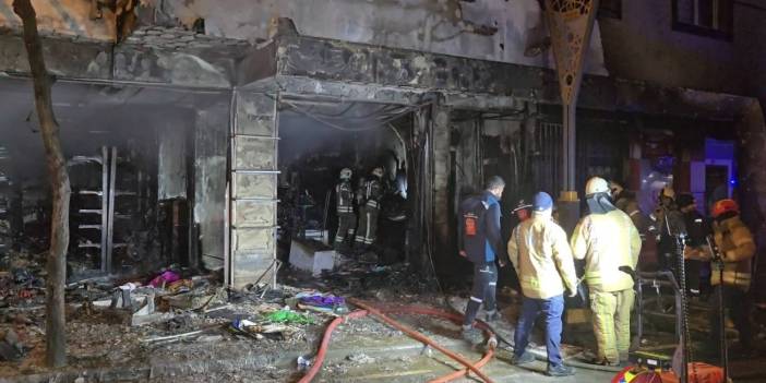 Pendik'te korkutan yangın: Oyuncakçı alev alev yandı