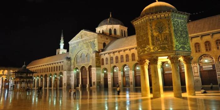 Emevi Camii'ne Erdoğan'dan önce halılar gitti