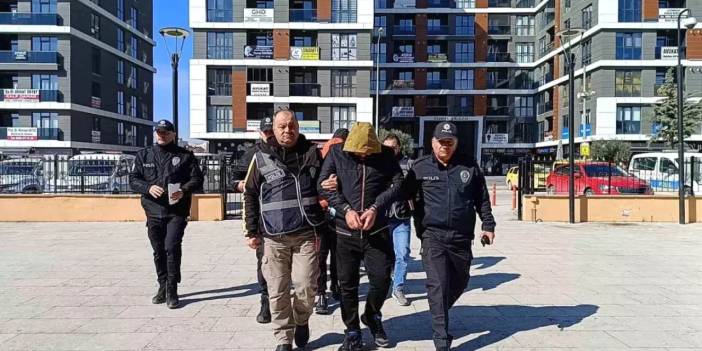 Kuyumcuya sahte altın satmaya çalışanlar tutuklandı