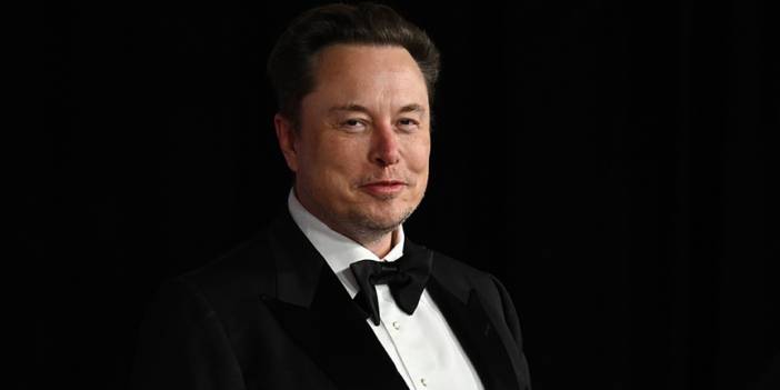 Elon Musk federal çalışanlara kafayı taktı!