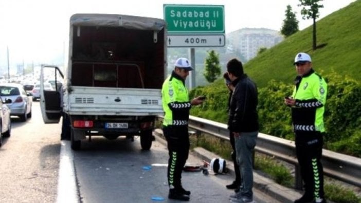 TEM’de feci kaza; trafik kilitlendi!