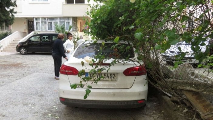 Maltepe'de bahçe duvarı devrildi