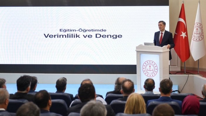 Milli Eğitim Bakanı Ziya Selçuk: Nisan ve Kasım'da 1'er hafta tatil