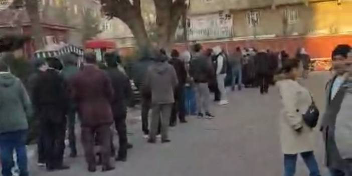 Kahreden kare: Sahurda ucuz et kuyruğuna girdiler!