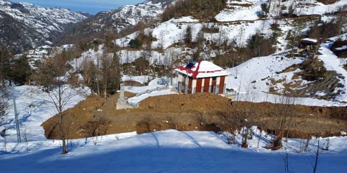 Rize'de heyelan: 4 ev boşaltıldı