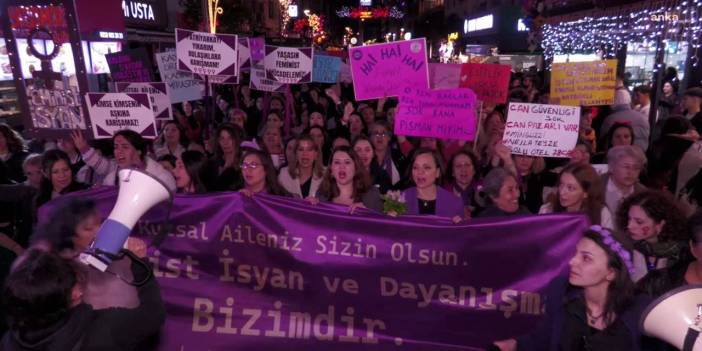 İzmir’de kadın hakları yürüyüşü: Mücadeleden asla vazgeçmeyeceğiz