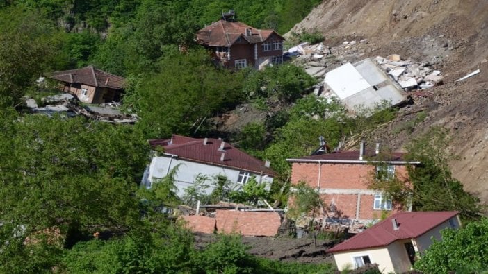 Ordu’da heyelan bir mahalleyi yok etti: 15 ev yıkıldı