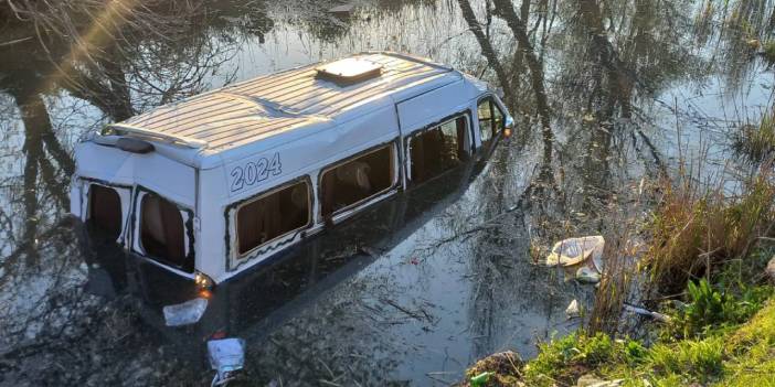 İşçi servisi dereye devrildi: 8 kişi yaralandı
