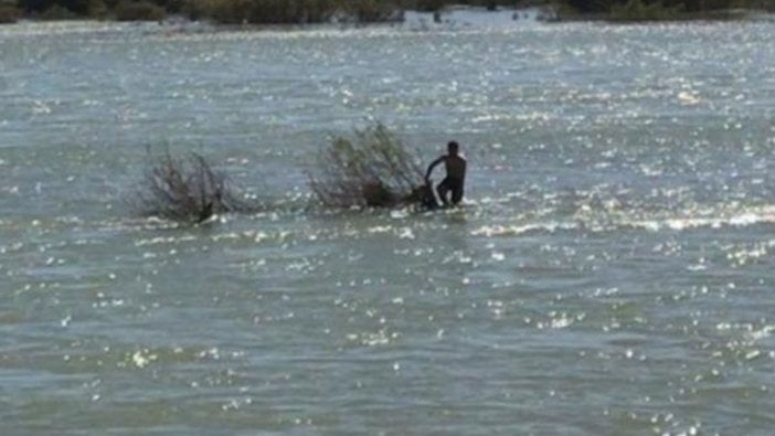 Baraj kapağı açıldı; suda mahsur kaldı