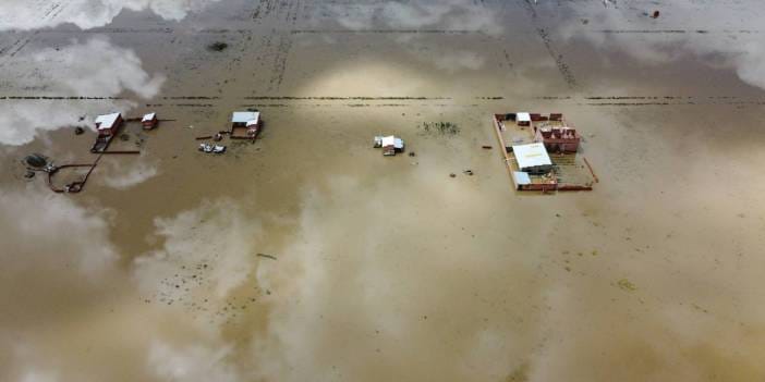 Şiddetli yağış, sel ve taşkınlara yol açtı: 3 bin kişi evlerini terk etti