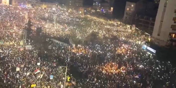 Sırbistan'da ‘ülke tarihinin en kalabalık protestosu’ düzenlendi