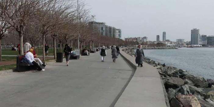 Sıcak havayı fırsat bilen İstanbullular sahillere akın etti