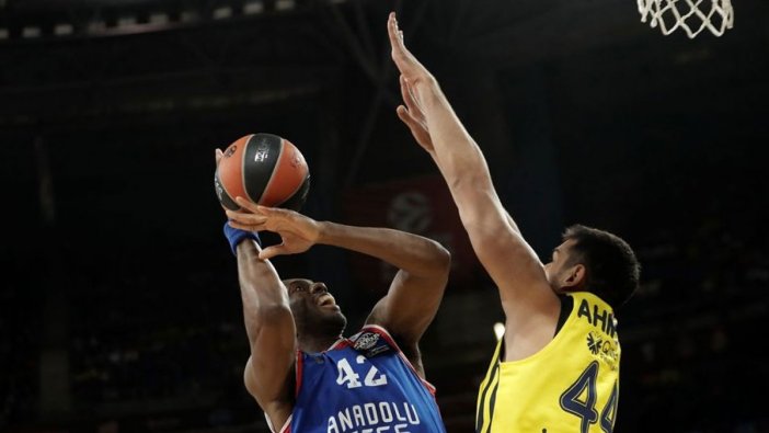 Final Four'da Türk Gecesi'nde kazanan Anadolu Efes