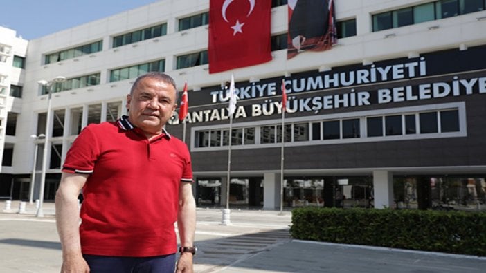 Antalya Büyükşehir Belediyesi’nden "Türkiye Cumhuriyeti" tabelası