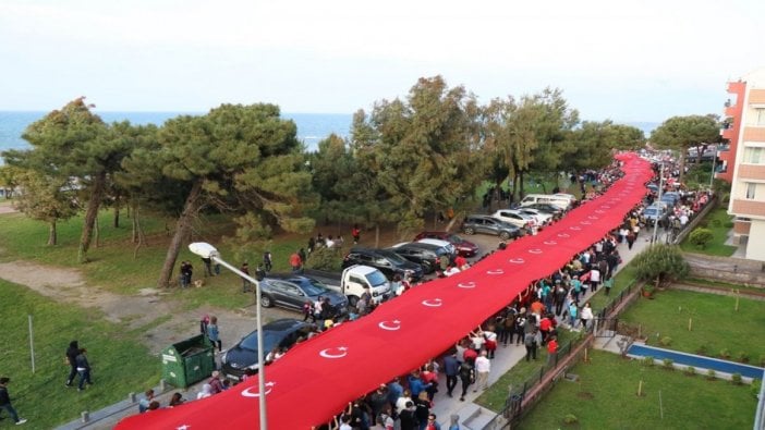 Samsun'da 1919 metrelik dev bayrak yürüyüşü