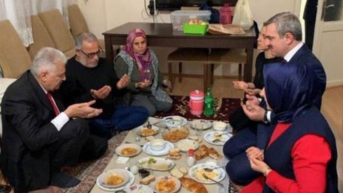 Masa varken yer sofrasında iftar açtılar, tepki alınca fotoğrafı kaldırdılar