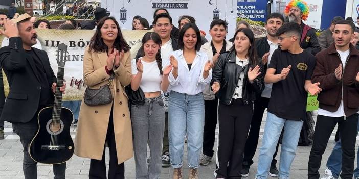 Amatör tiyatroculardan 'Dünya Tiyatrolar Günü' kutlaması