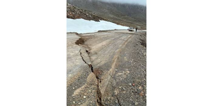 Kayseri'de sağanak nedeniyle yol çöktü