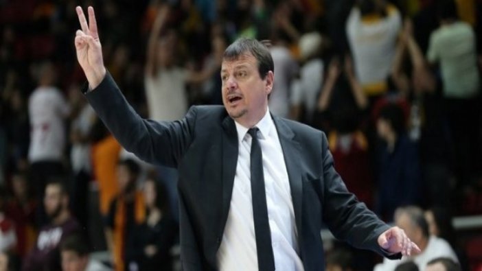 Ergin Ataman 2 yıl daha Anadolu Efes'te