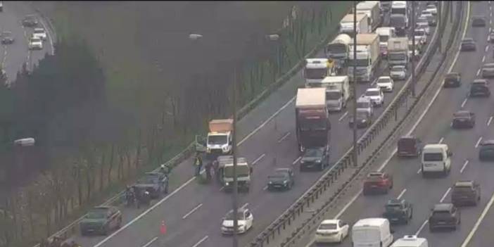 Küçükçekmece'de zincirleme trafik kazası: 4 polis memuru yaralandı