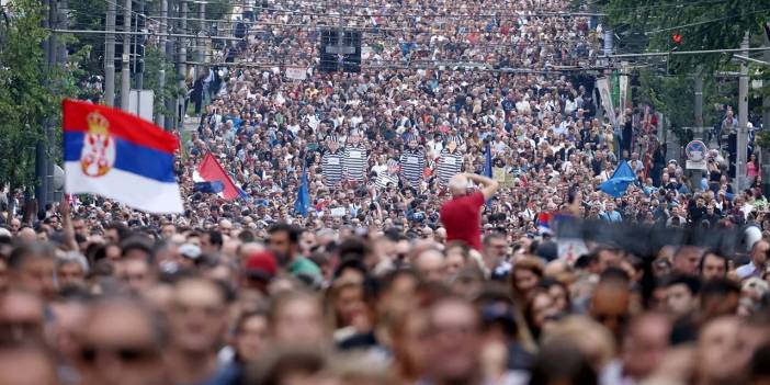 Protestoların hedefindeki Sırbistan Cumhurbaşkanı'ndan yeni hamle