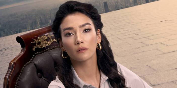 Aybüke Pusat’a bir darbe daha! Bu kez sahneden indirildi