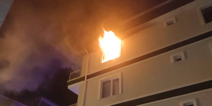 Apartmanda çıkan yangında 3 kişi dumandan etkilendi