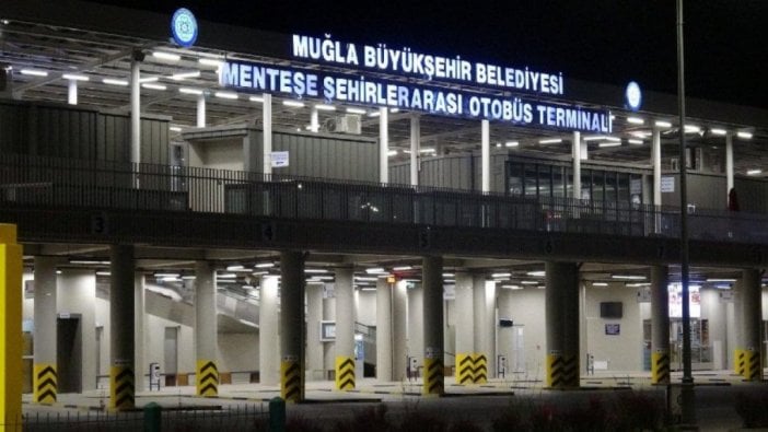 Terminalde dehşet! Bilet bulamayınca boğazını kesti