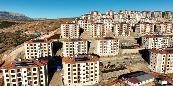 Depremzede ev, işçi maaş bekliyor