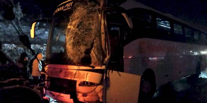 Samsun'da yolcu otobüsü TIR'a çarptı: 4 yaralı var
